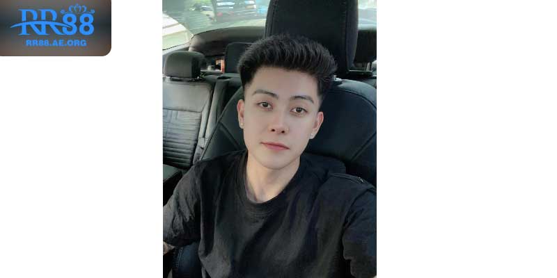 CEO Nguyễn Chung Tín – Nhà Sáng Lập Website RR88 5 Quá Trình lập nghiệp của CEO Nguyễn Chung Tín